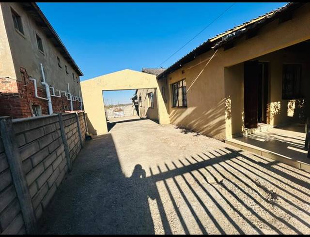 4 BEDROOM HOUSE FOR SALE IN NORKEM PARK